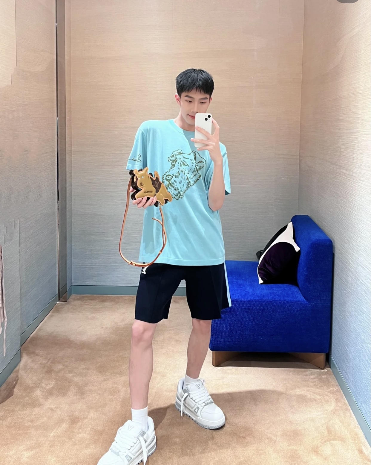 176721140ae10.jpg