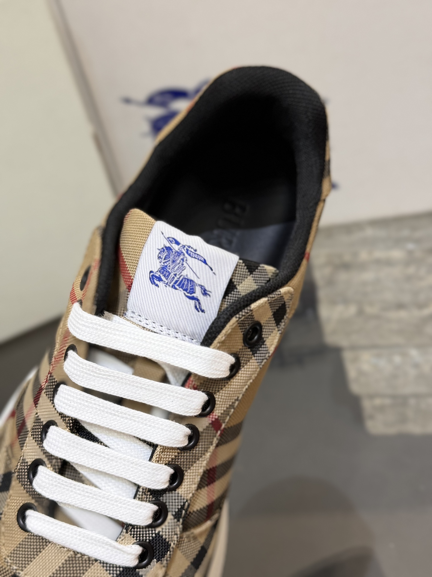 418d1258b001d.jpg