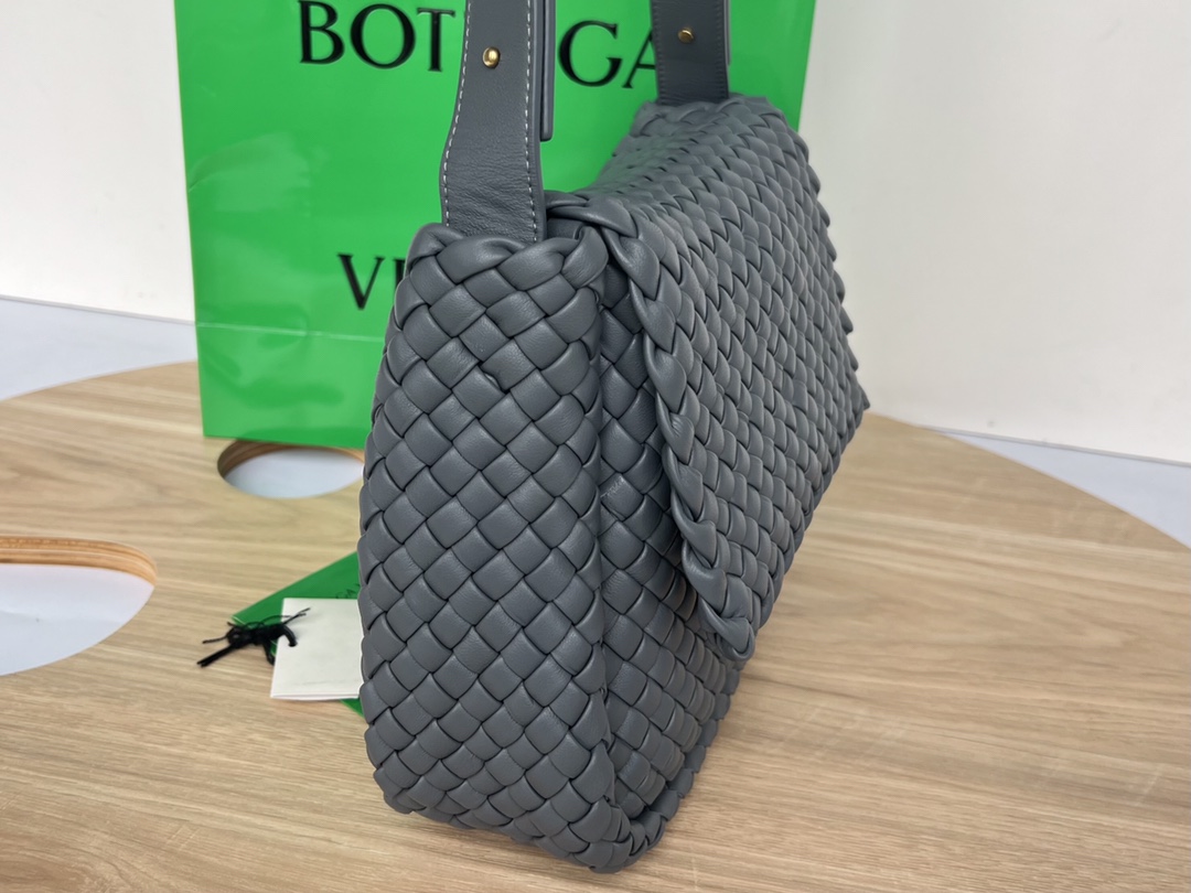 e432c93c036bf.jpg