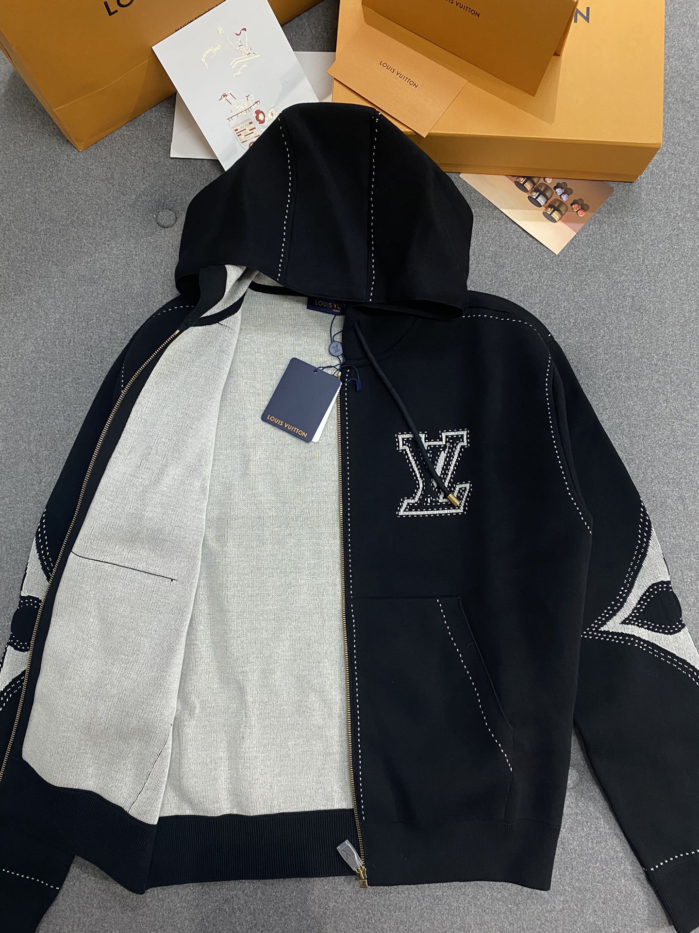 e8370c356bc72.jpg